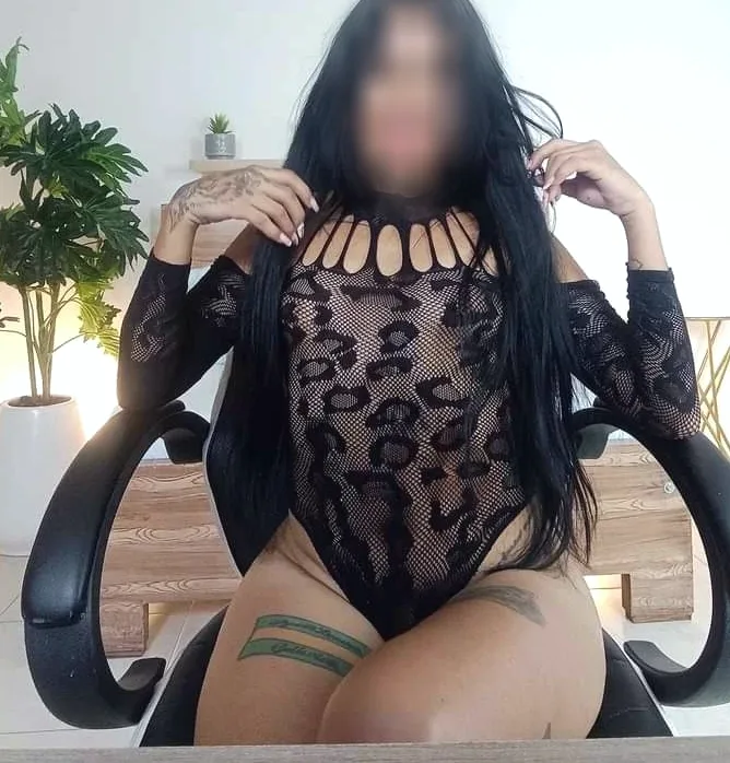 Diana, 27