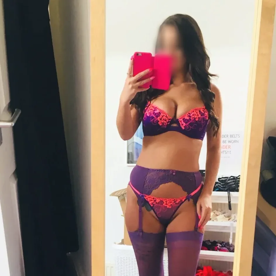 Ela, 33