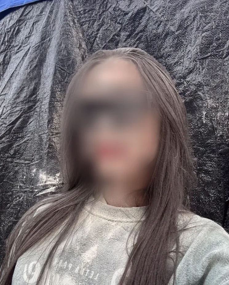 Ela, 23