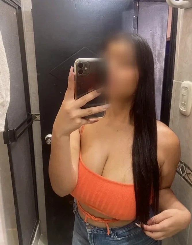 Laura, 29