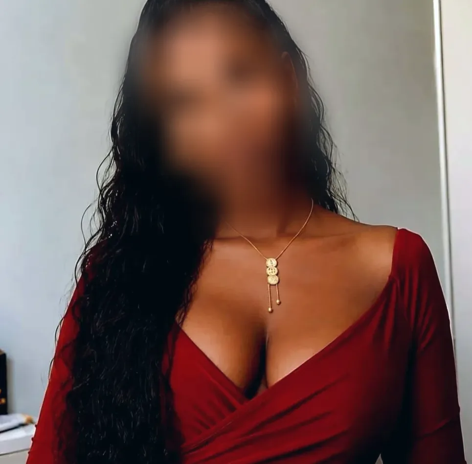 Melina, 23
