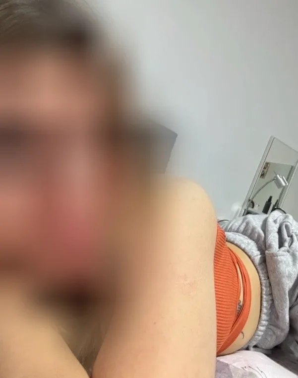 Vivien, 25